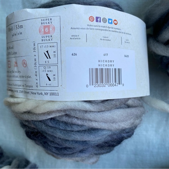 Lot of 4+ Lion Brand Wool-Ease roving stripes grey white black 617 Hickory yarn - Picture 6 of 11